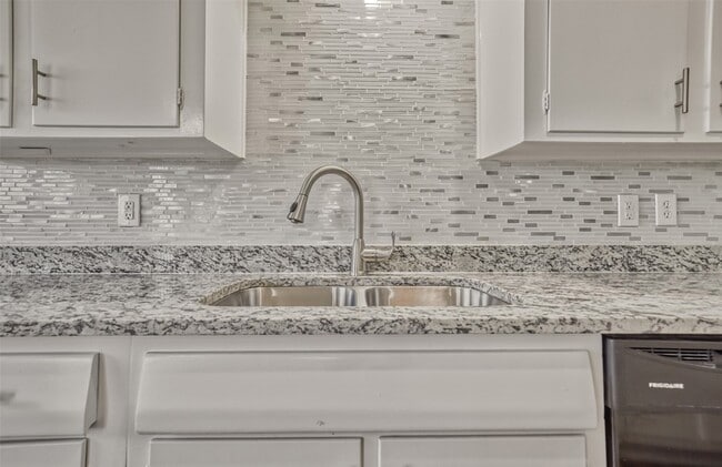 Building Photo - 4124 Micki Lynn Ave