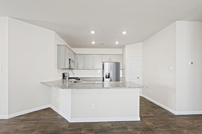 Building Photo - 142 Solitude Dr