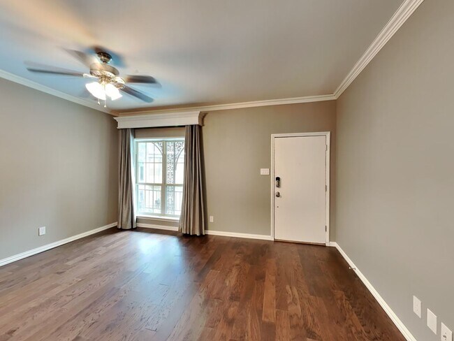 Building Photo - Captivating Condo in the Royale Orleans Ea...
