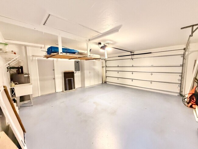 Building Photo - ** BERKSHIRE LAKES ** 3 BED / 2 BATH - SINGLE FAMILY - POOL HOME - GREAT LOCATION! - ANNUAL RENTAL