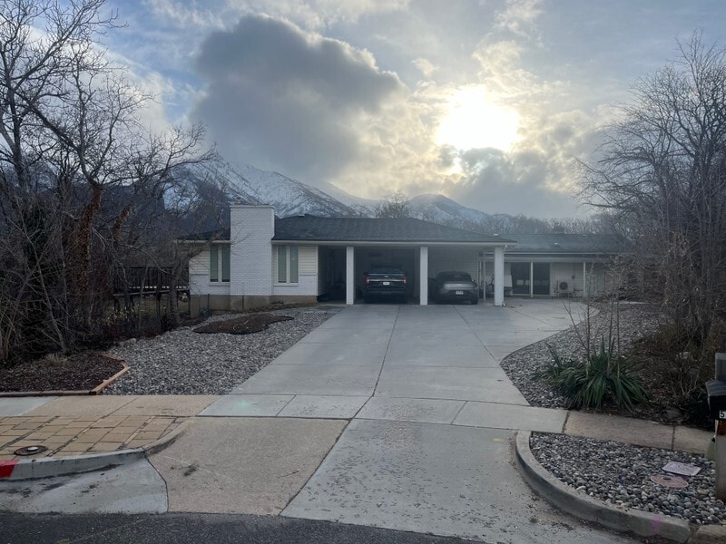 Building Photo - 5720 Oakwood Dr
