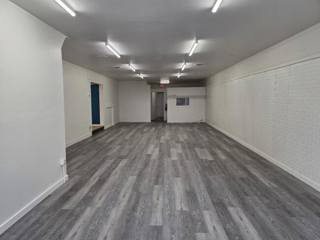 Building Photo - 122 S Water St