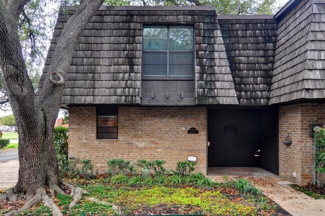 Primary Photo - 3024 Hulen Ct