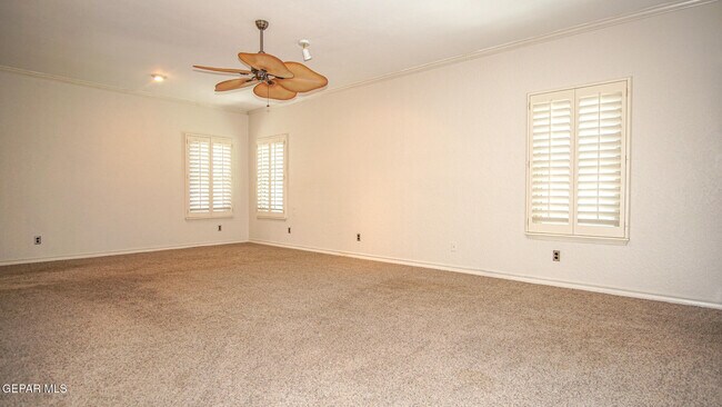 Building Photo - 612 Willow Glen Dr