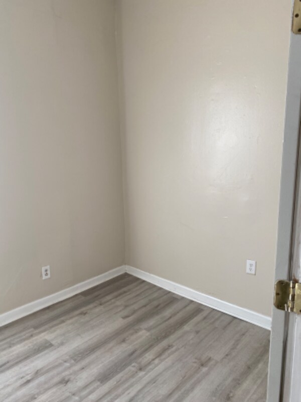 Building Photo - 155 Romney St