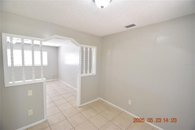Building Photo - 4432 Tarpon Dr