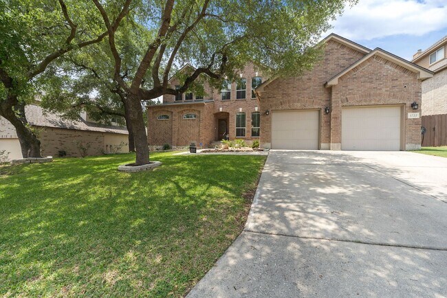 Building Photo - Stunning Home with Pool Now Available in t...