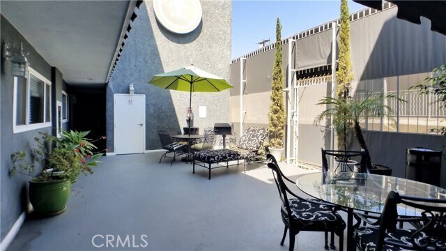 Building Photo - 1401 E 3rd St