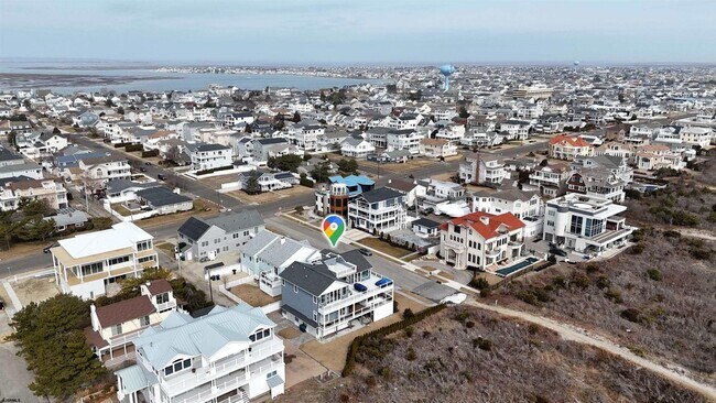 Building Photo - 404 21st St S