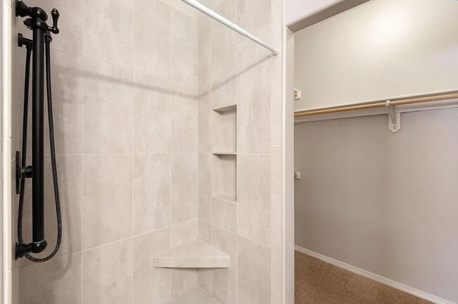 Building Photo - Charming 2 Bedroom, 2 Bath Duplex in an Excellent Location!