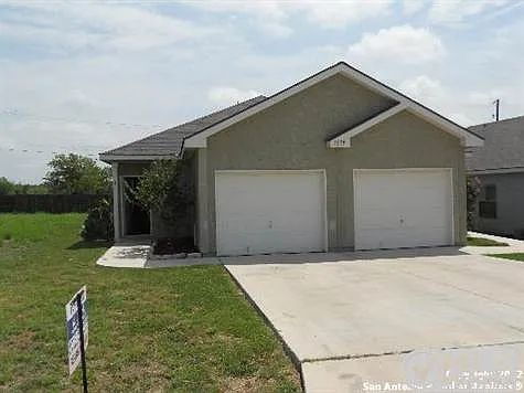 Building Photo - Application Special - 3/2 Home with a Yard and Central AC