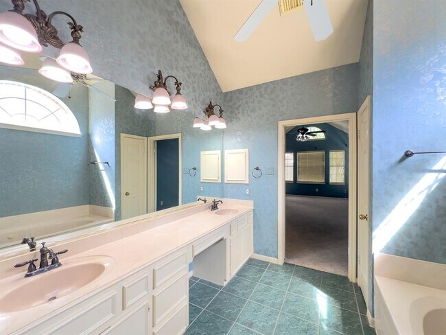 Building Photo - 16714 Colony Terrace Dr