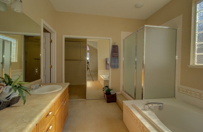 Building Photo - 9202 Royal Melbourne Cir