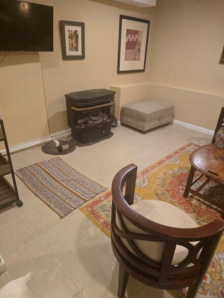 Living room with gas fireplace - 1921 Spruce Dr NW
