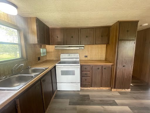 Building Photo - 2170 N Service Rd W