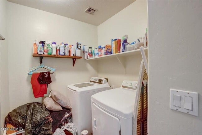 Building Photo - 14878 W Bloomfield Rd