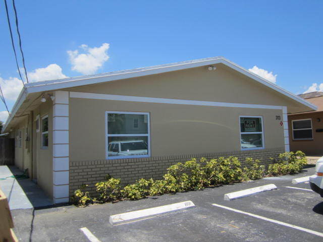 Building Photo - 313 SE 10th Ave