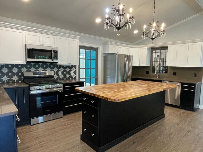 Building Photo - Shelby Township Custom Ranch, 3 or 4 Bedro...