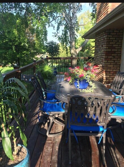 Building Photo - 9240 Chesshire Ln N