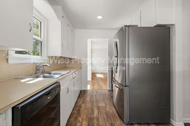 Building Photo - 314 W Linden St