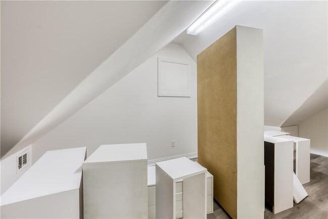 Building Photo - 355 Lamme Chase
