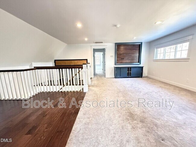 Building Photo - 121 Marilou Ln