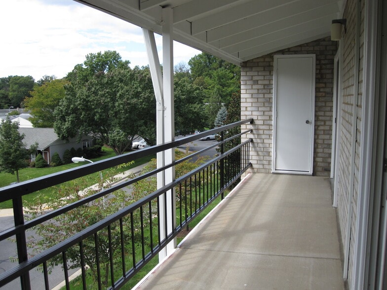 Building Photo - 15300 Wallbrook Ct
