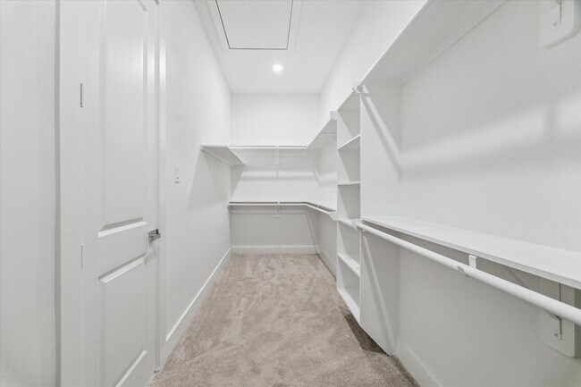 Building Photo - 2122 Oatfield Dr