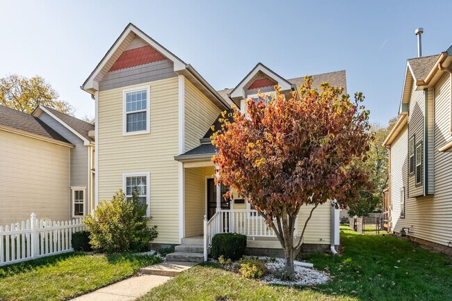 Building Photo - 742 N Sheffield Ave