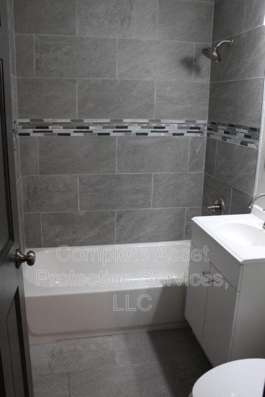 Building Photo - 7752 Catalpa Ave