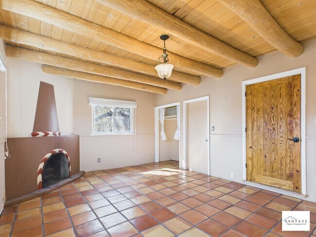 Building Photo - 204 Solana Dr