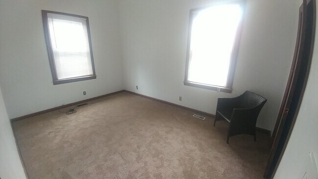 Building Photo - 708 DINWID