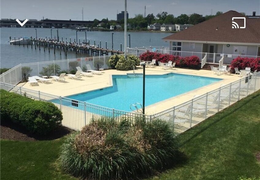 Building Photo - 222 Island Cove Ct
