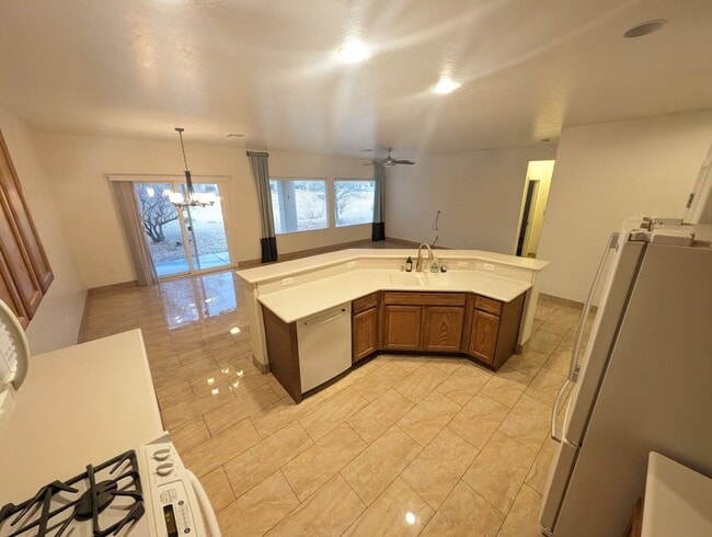 Building Photo - 7521 Chaffinch St