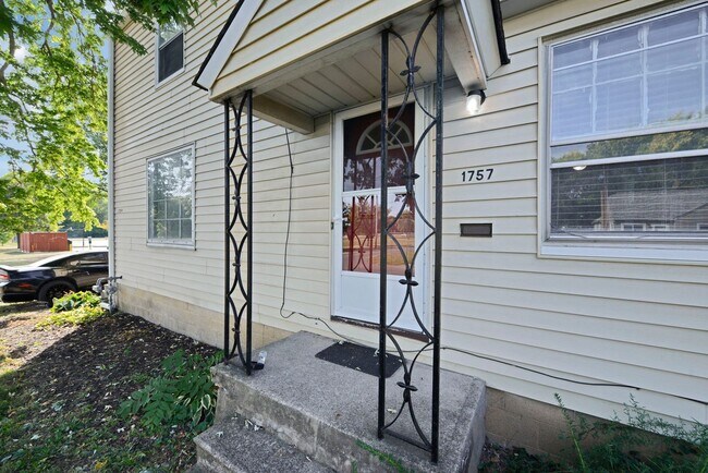 Building Photo - 1757-1759 E Frankfort St