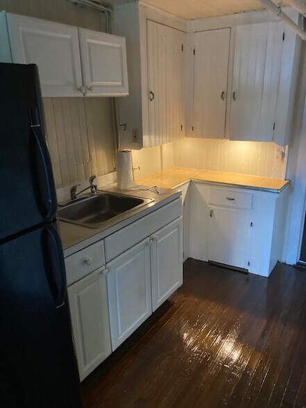 Building Photo - 141 Short St