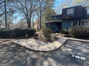 Building Photo - 180 Woodstone Dr