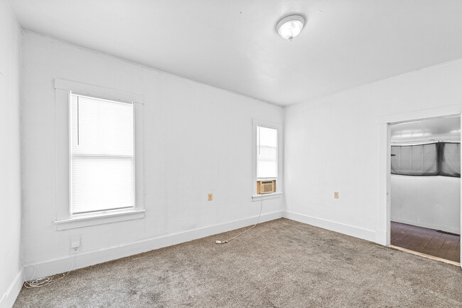 Building Photo - 415 S Phillips Ave