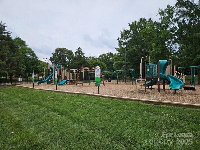 Building Photo - 1038 Albany Park Dr