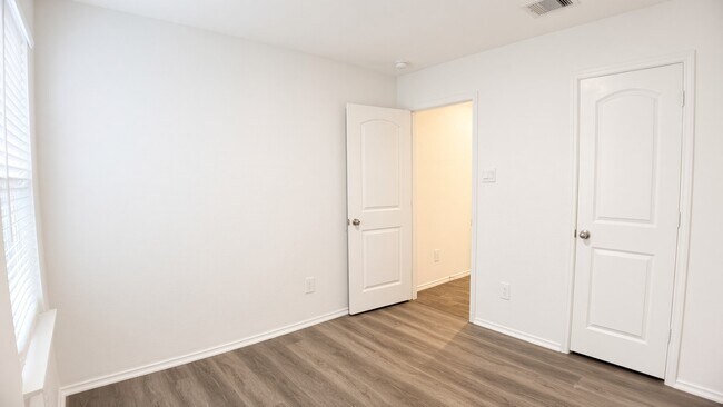 Building Photo - 21610 Violet Rdg Rd