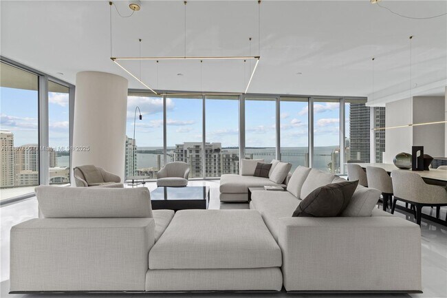 Building Photo - 300 Biscayne Blvd Way