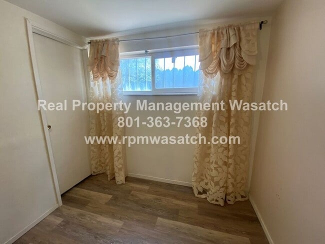 Building Photo - 1605 Manzanita Dr