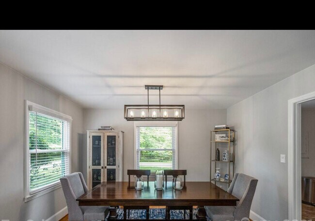 Building Photo - 4326 Castleton Rd