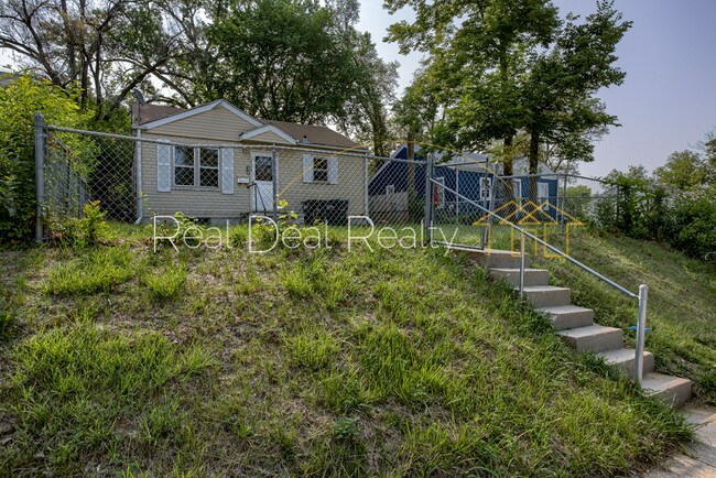 Building Photo - 3345 N 36th Ave