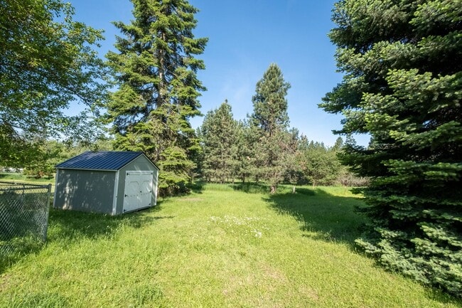 Building Photo - Large corner lot home in desirable Woodland Heights.