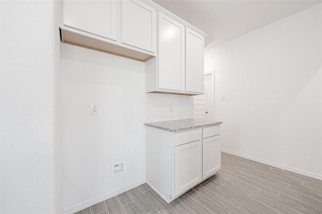 Building Photo - 5731 Tabula Rasa Dr