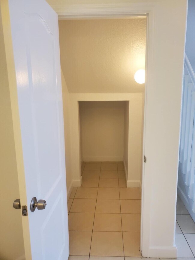 Building Photo - 2227 Shoma Dr