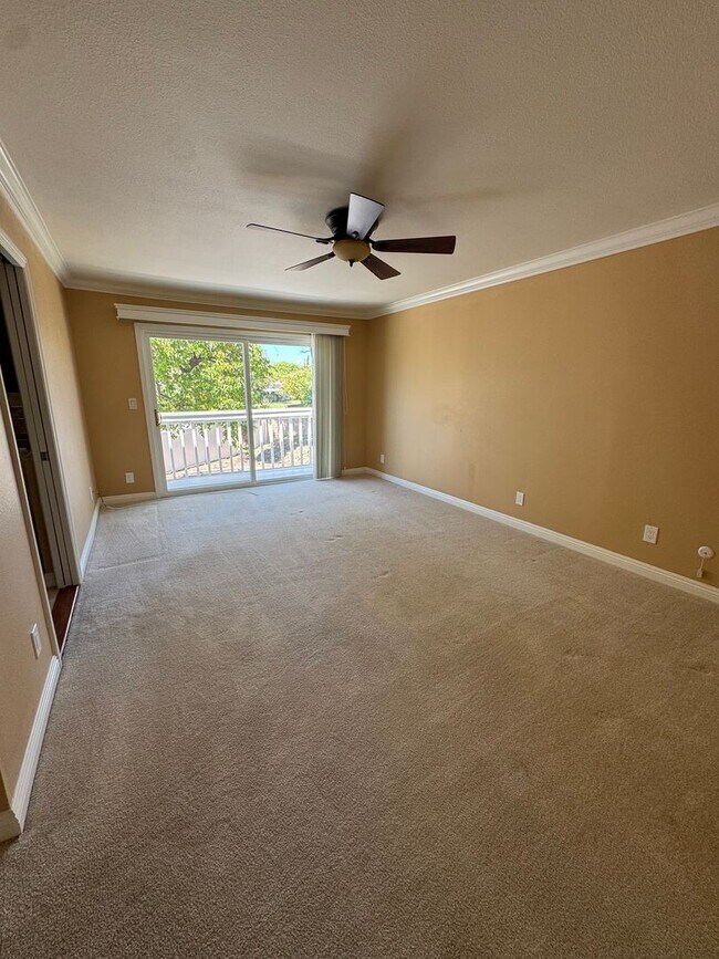 Building Photo - Prime Cul-de-Sac Location with Expansive Backyard