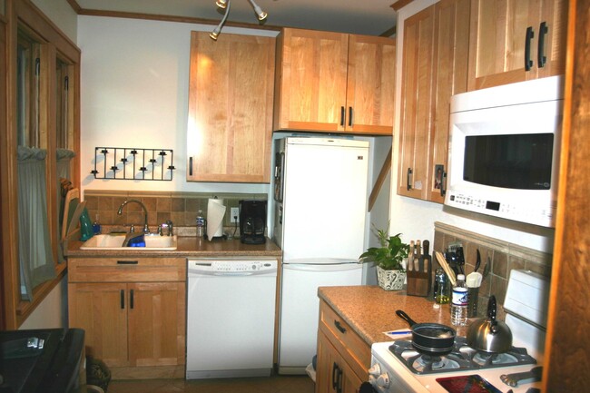 Kitchen 1 - 707 W 44th St