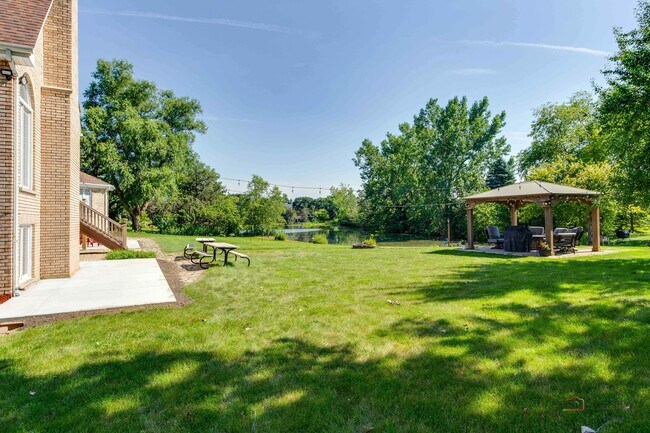 Building Photo - 14 Pentwater Dr